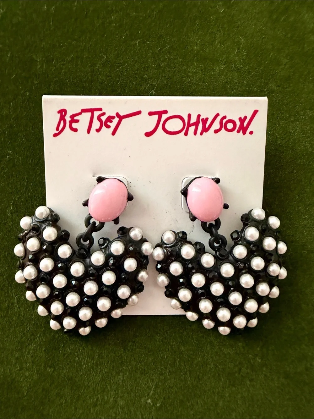 Betsey Johnson Wonderland Faux Pearl Heart Earrings. Romantic Goth Punk Kitsch